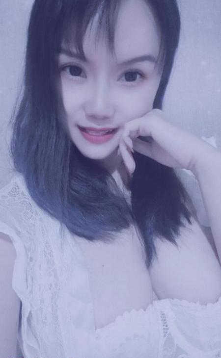 实惠的胸大妹子