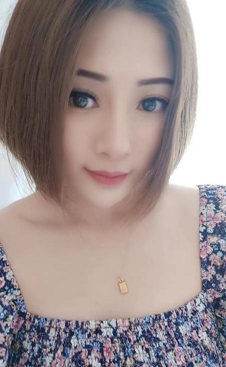 娇小美女